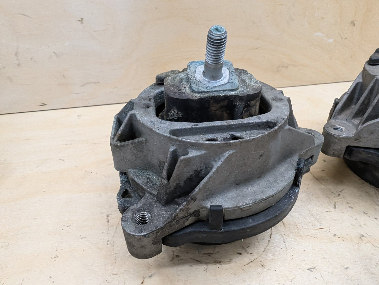 2012-2018 BMW F30 328i N47D20O1 Left Right Engine Bracket Support Mount SET 6787657