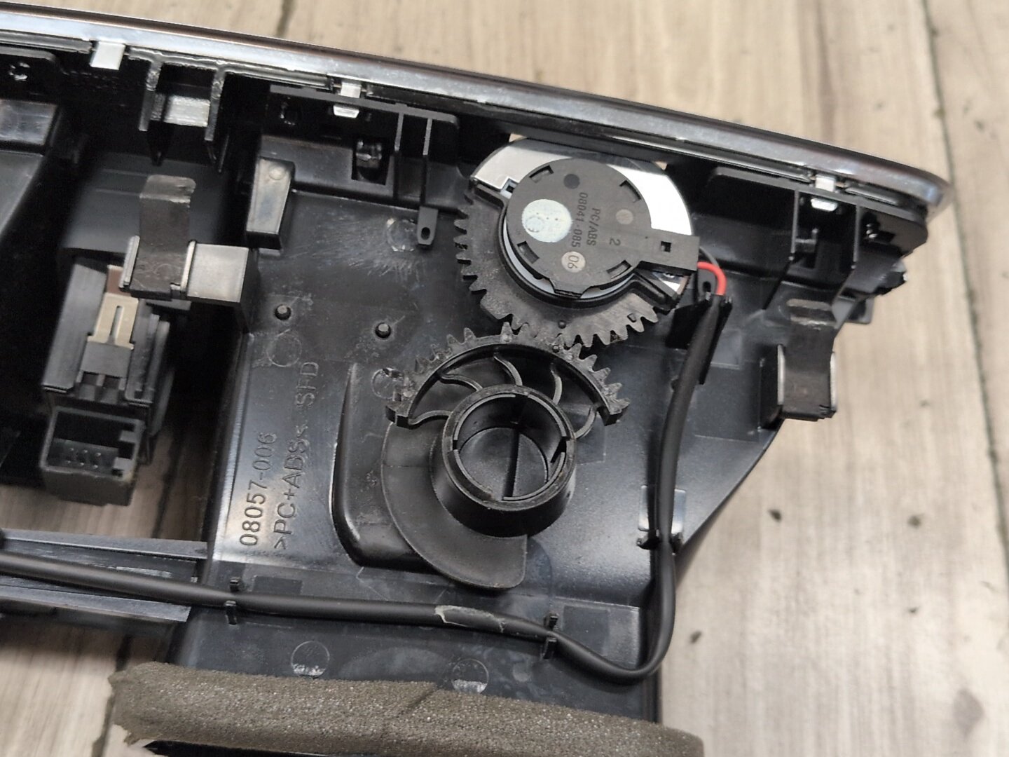 2015-2018 Audi Q3 8U Dashboard Dash Board Middle Center Air Vent 8U1820951C