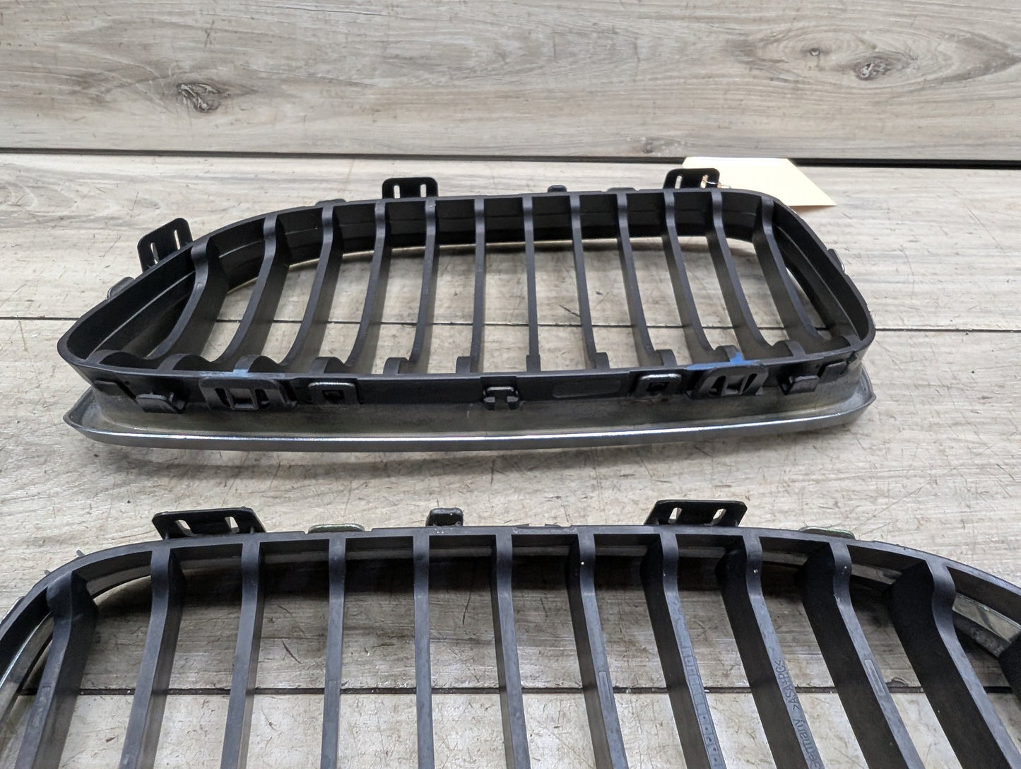2006-2011 BMW 328i E90 Front Left Right Upper Bumper Cover Kidney Grilles SET 7201967