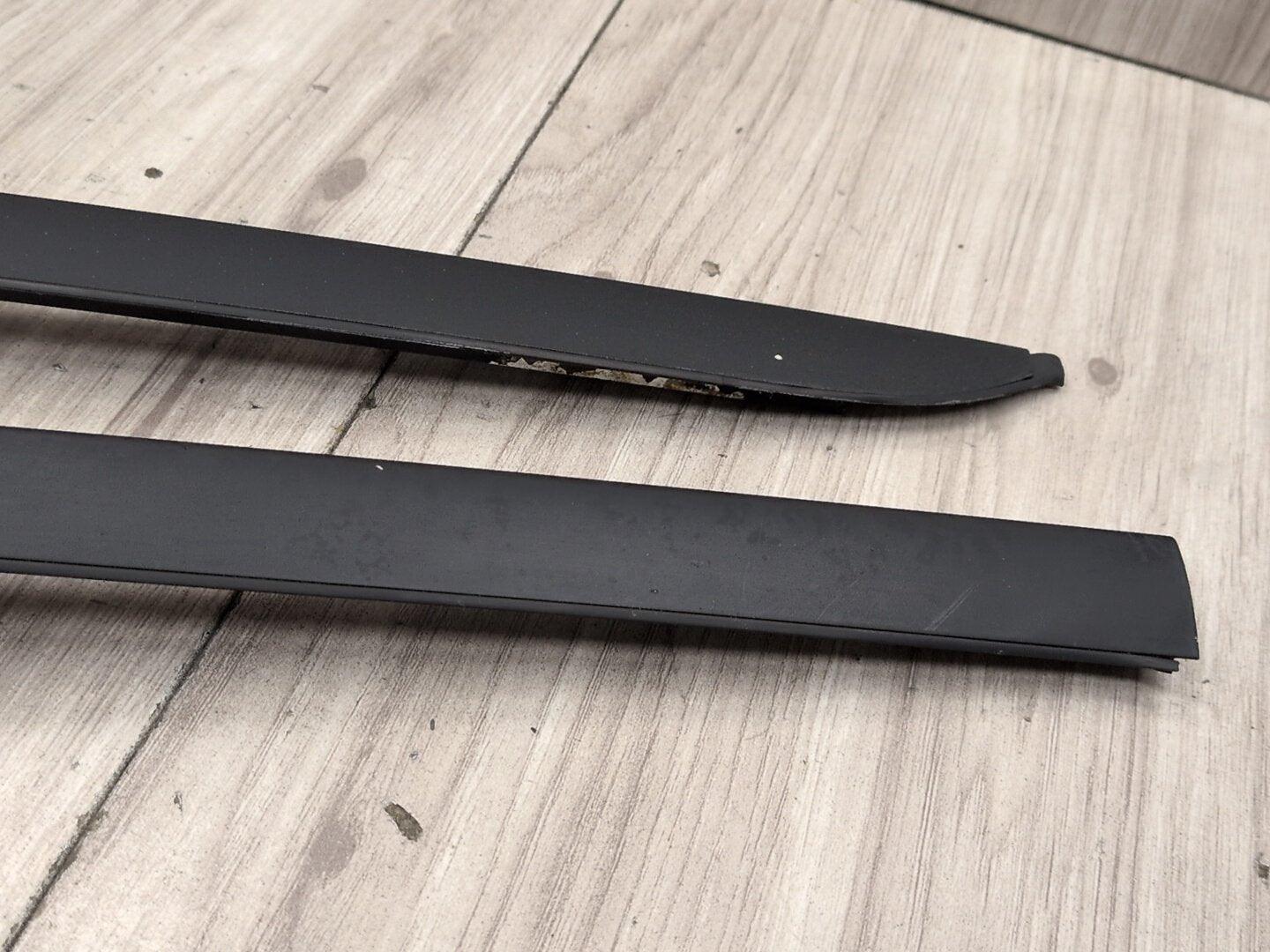 2008-2010 BMW 535i E60 Front Left Right Side Windshield Drip Trim Molding SET 7045448