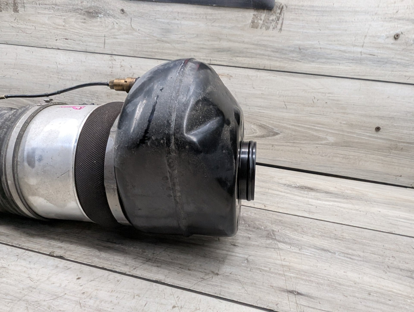 16-22 OEM BMW G11 G12 740iX 745eX 750iX B7 FRONT Right Passenger Air Shock Strut