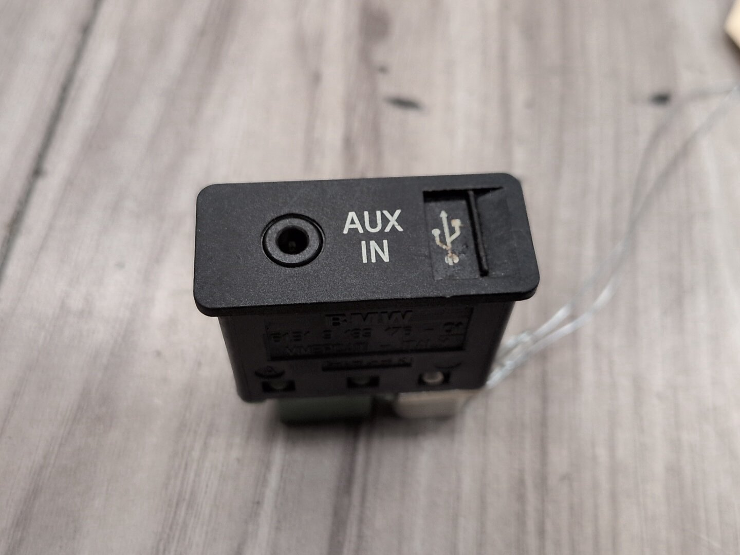 2007-2013 BMW X5 E70 AUX/ USB Charger Port Socket 9189176
