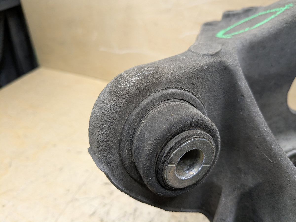 2016-2019 BMW 740i G12 Rear Left Driver Spindle Knuckle w/ Bearing 6861135 OEM