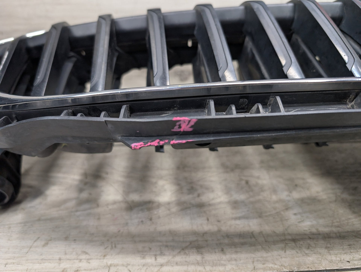 2019 - 2026 BMW 330i G20 Front Left Right Upper Bumper Cover Kidney Grilles SET 9465190 B46B20O1