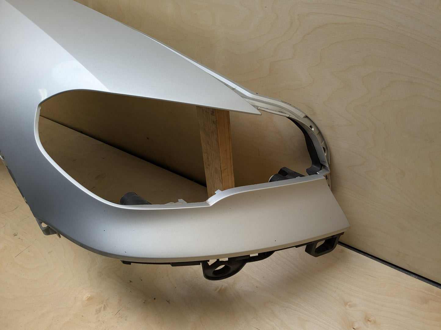 11-13 BMW X5 E70 Front Right Passenger Fender Panel w/ bracket Silver 354