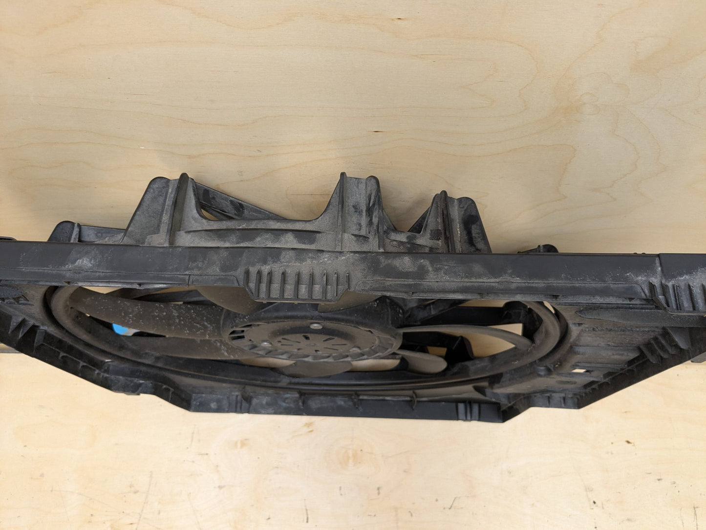 2011-2016 BMW X3 F25 Radiator Fan Shroud Housing w/ Motor 7601176