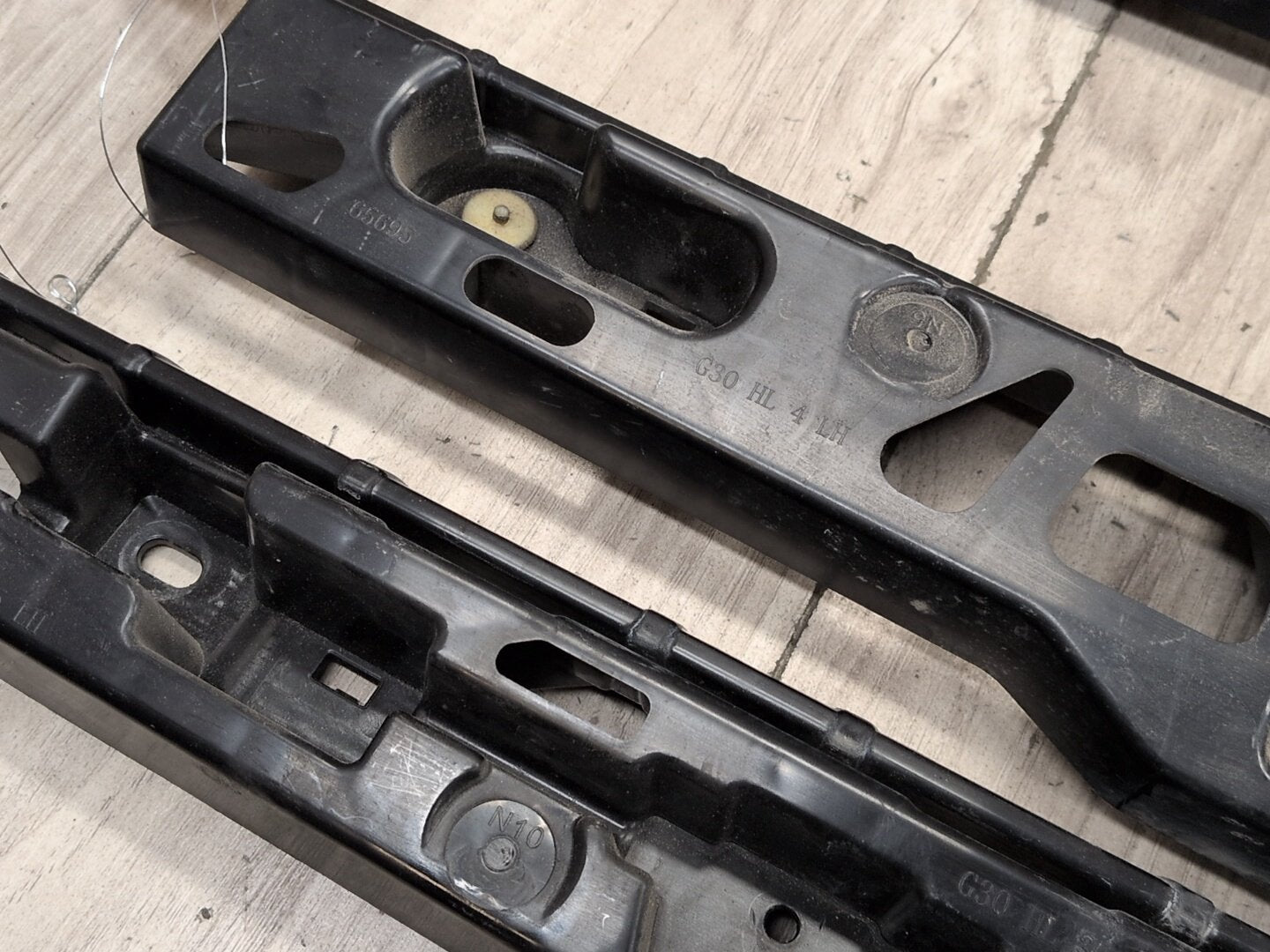 2017-2023 BMW M550i xDrive G30 Left Driver Side Skirt Rocker Panel Brackets SET 7387343