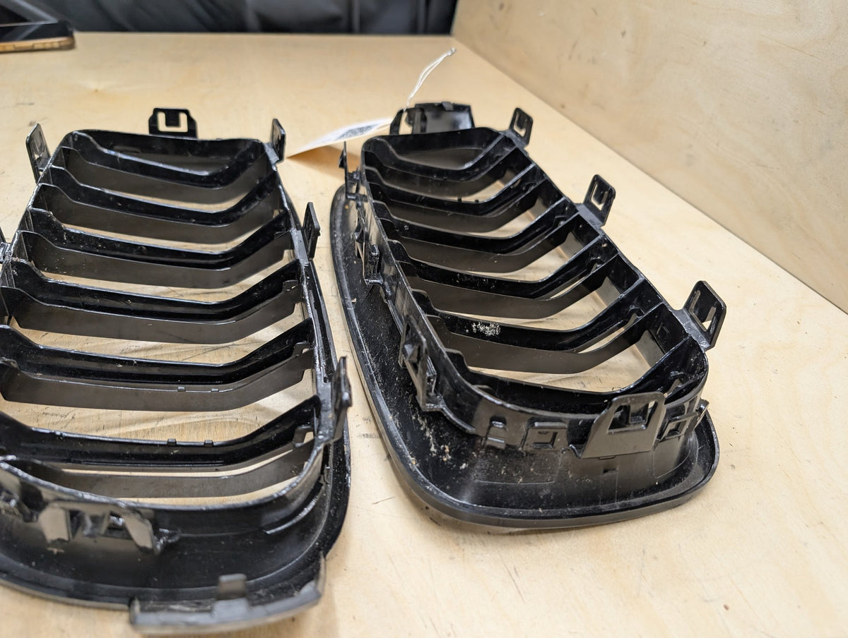 12-18 BMW 328i F30 Front Left Right Upper Bumper Cover Kidney Grilles SET OEM