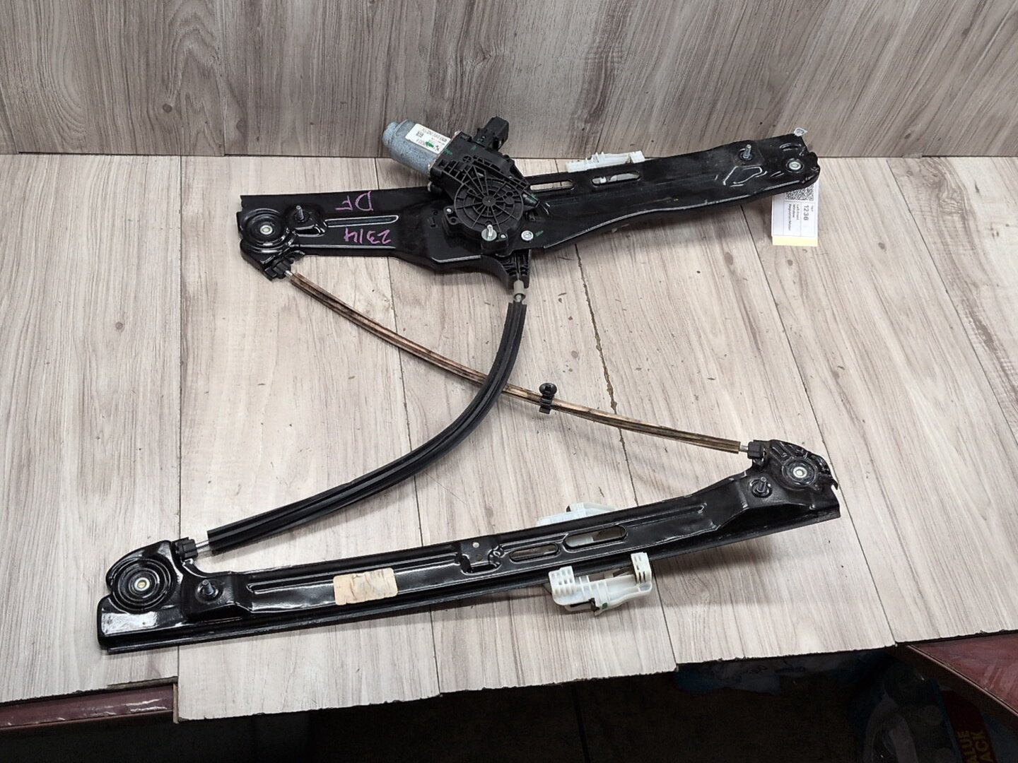 2011 - 2017 BMW X3 F25 Front Left Driver Door Window Glass Regulator w/ Motor 7258533 N20B20O0