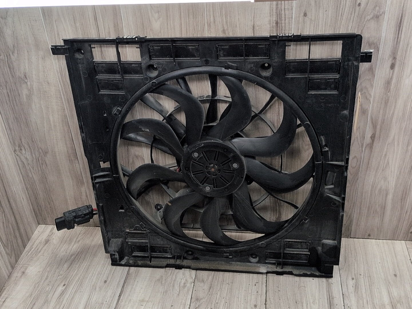 2019 - 2026 BMW X5 G05 Radiator Fan Shroud Housing w/ Motor 8655762 N63B44M3