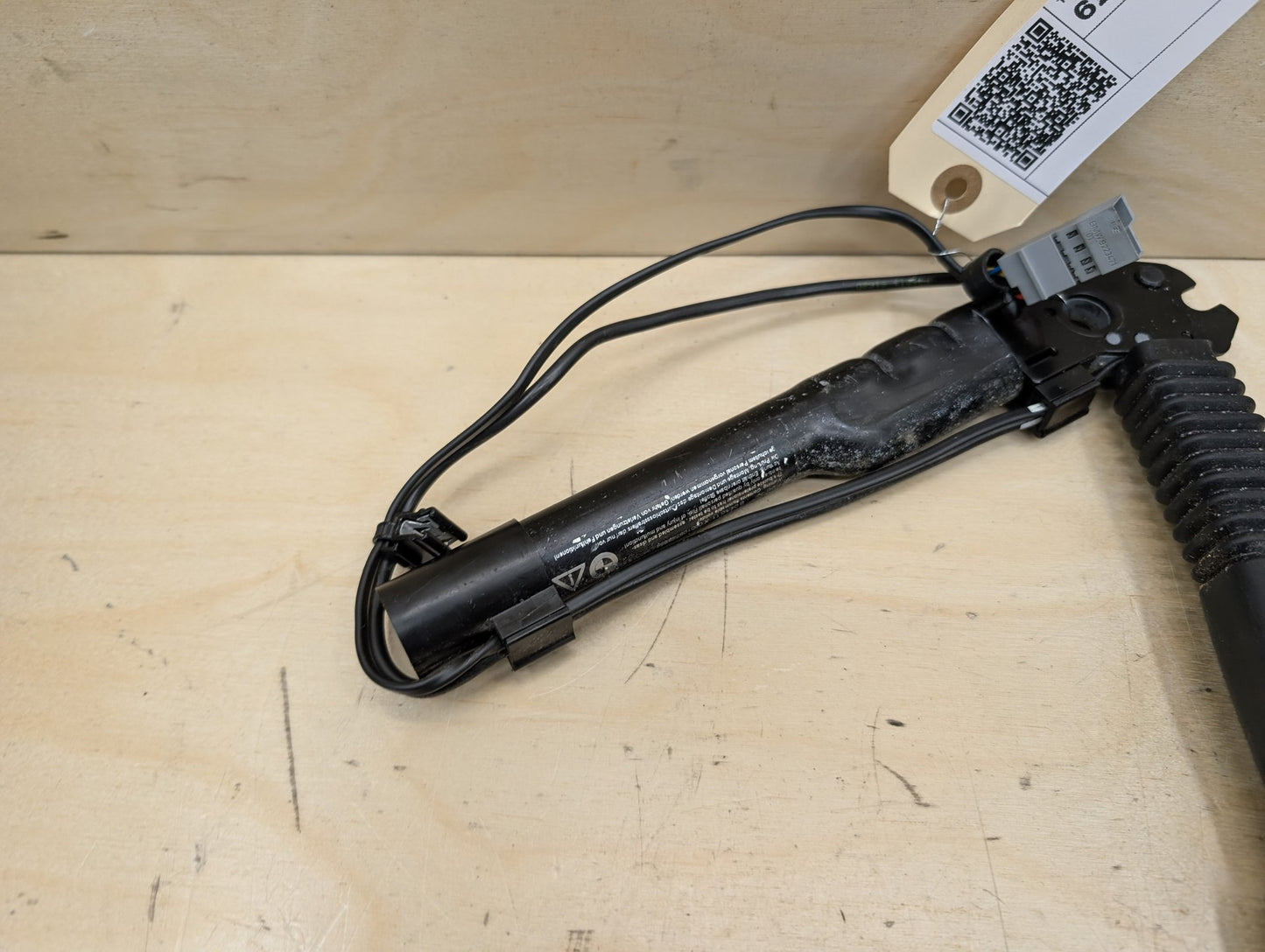 OEM BMW E82 E84 E88 E89 E90 E92 Front Left Driver Seat Belt Buckle Tensioner