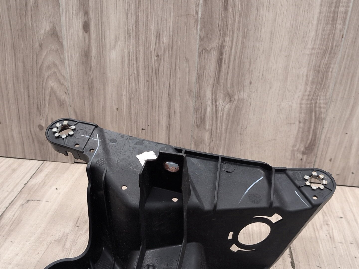 OEM BMW F15 F16 F85 X5 X6 Front Right Passenger Fender Mount Support Brackets