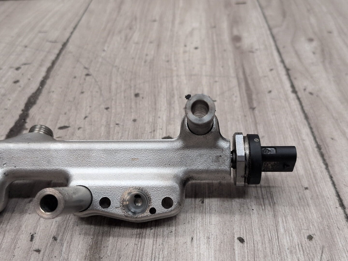 2019-2026 BMW G05 X5 B58B30M1 Engine Motor Fuel Injector Rail Line 8698787