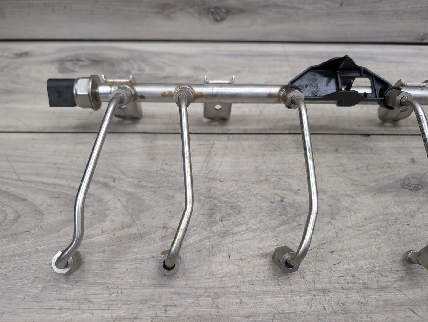 2007 - 2013 BMW 335i E93 Engine Motor Fuel Injector Rail Line 7575480 N54B30O0