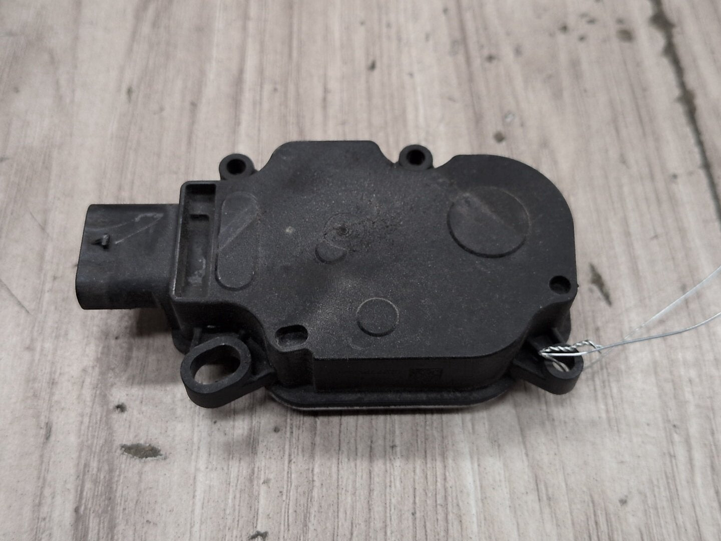 2011 - 2016 BMW 535i F10 Front Bumper Radiator Air Flap Shutter Motor Actuator 7193168 N55B30A