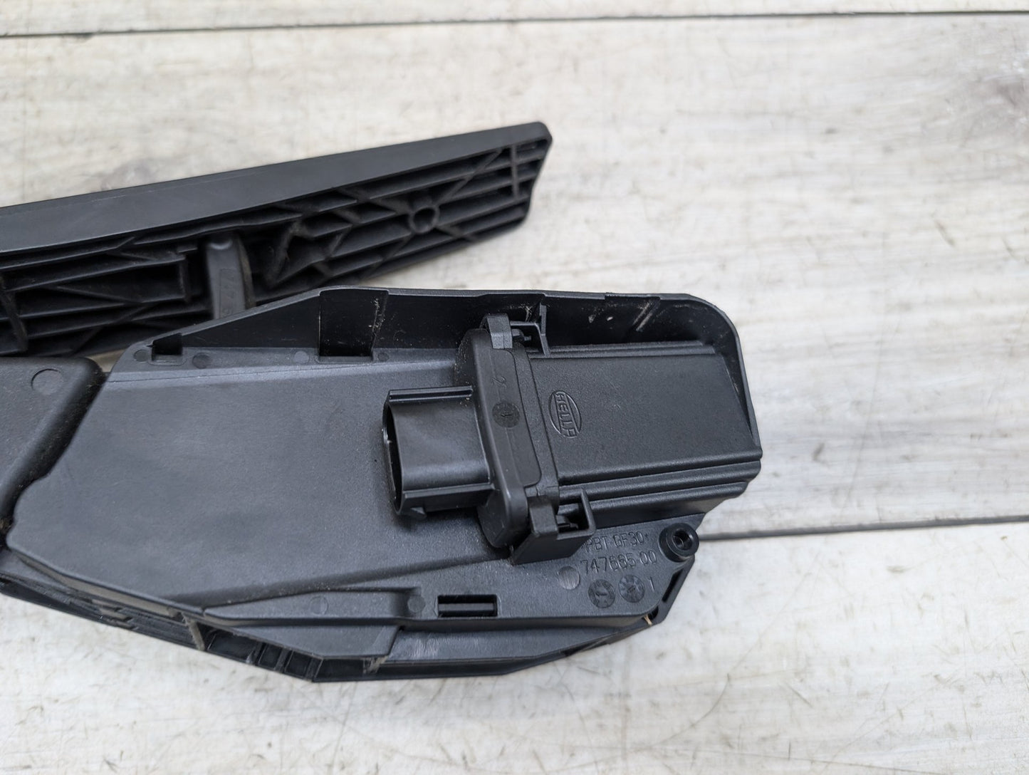 2008-2013 BMW 128i E82 Gas Accelarator Pedal 6786588