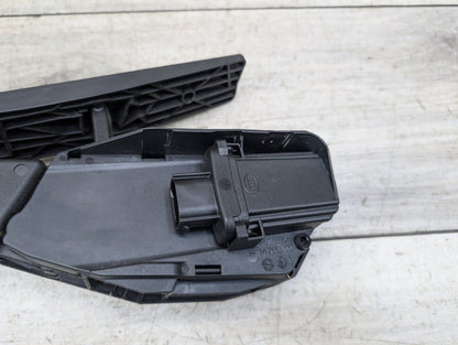 2008-2013 BMW 128i E82 Gas Accelarator Pedal 6786588