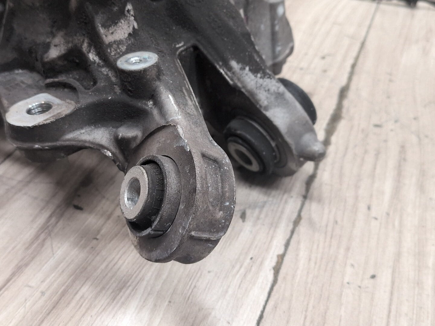19-21 OEM BMW G20 330 M340 REAR Left Driver Knuckle Wheel Hub Spindle Bearing