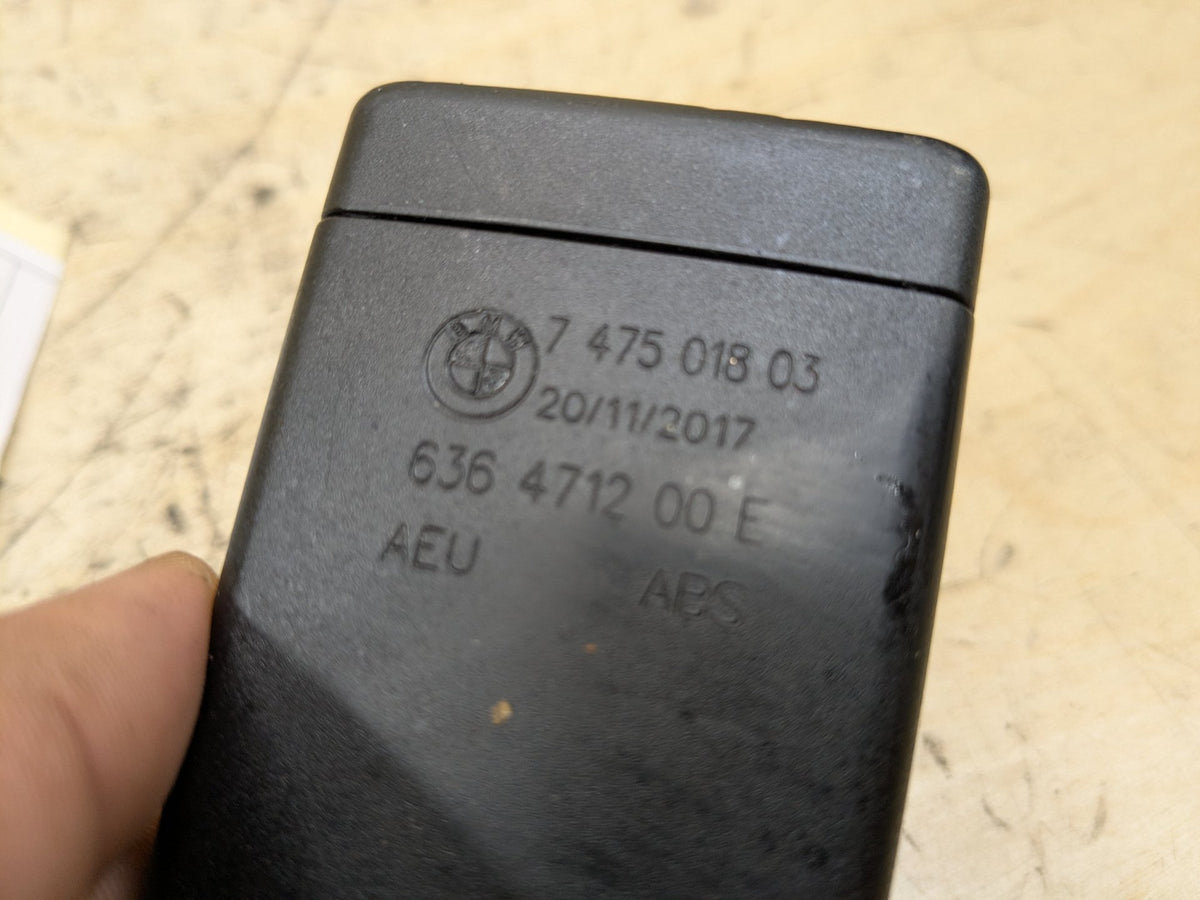 OEM BMW F90 M5 G30 530 540 M550 Rear Right Passenger Seatbelt Seat Belt Buckle