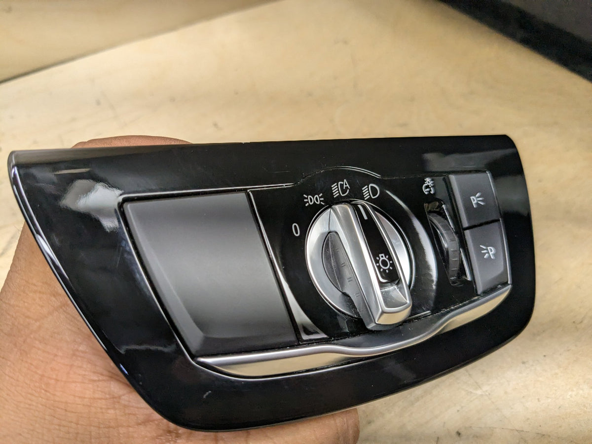 2018-2023 BMW M550i G30 Headlamp Switch 6841879 OEM