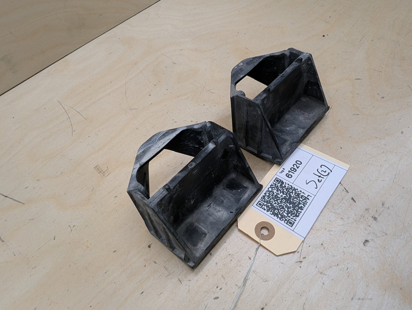 2011-2016 BMW X3 F25 Cooling Radiator Brackets SET 7593779