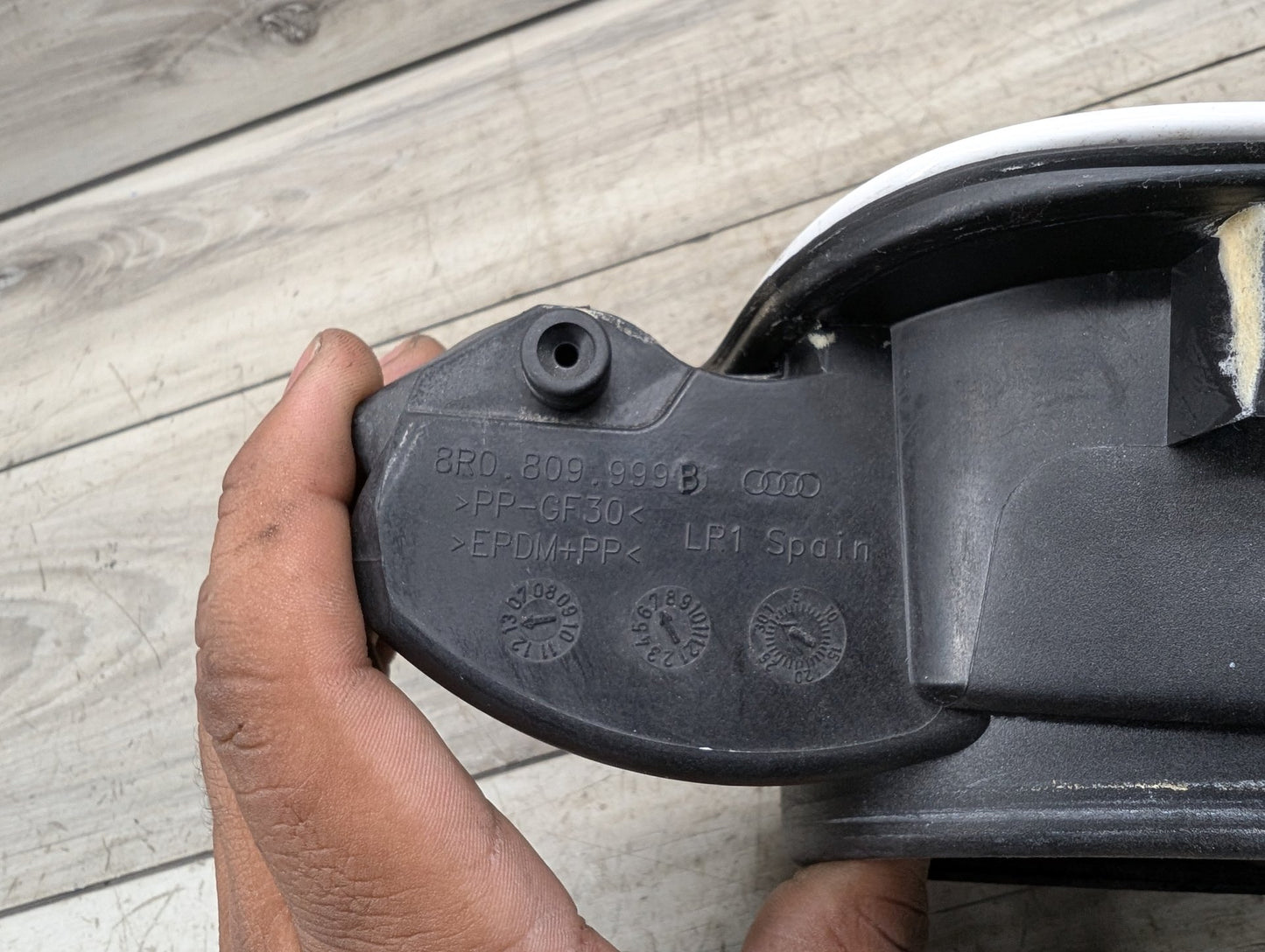 2009 - 2017 Audi Q5 8R Fuel Gas Tank Filler Cap 8R0809999B EA888