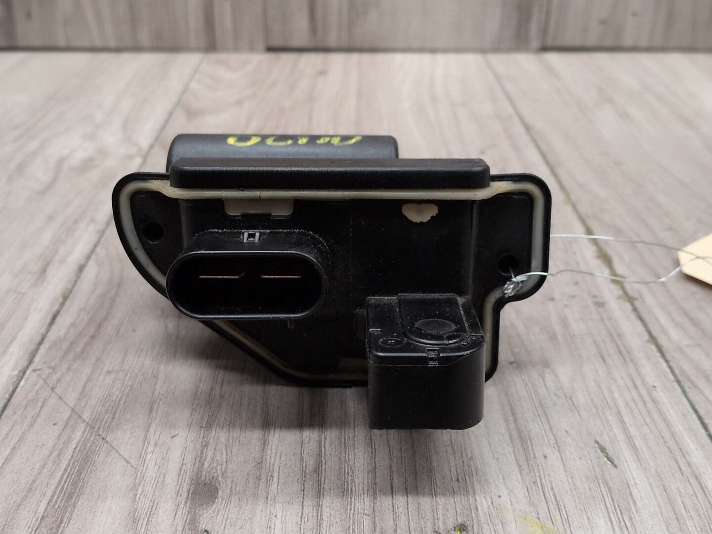 2014 - 2018 BMW X5 F85 Rear Battery B+ Terminal Junction Point Relay Fuse Box 9285503 S63B44T2