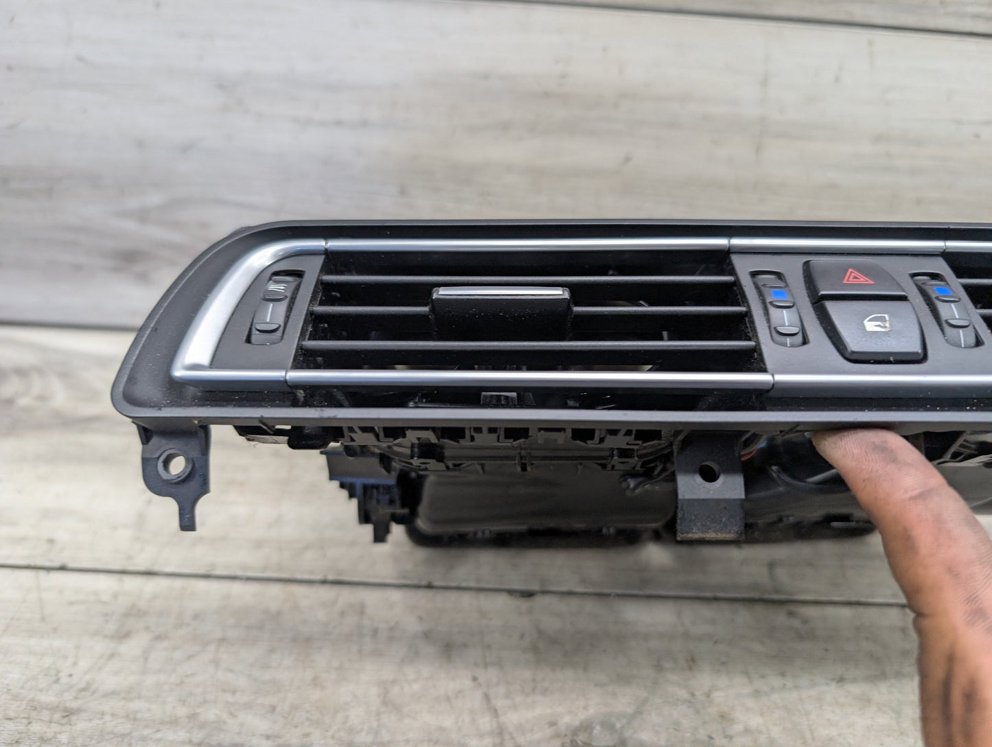 09-15 OEM BMW F01 F02 740 750 760 B7 Dash Center AC Air Vent Fresh Grille Black