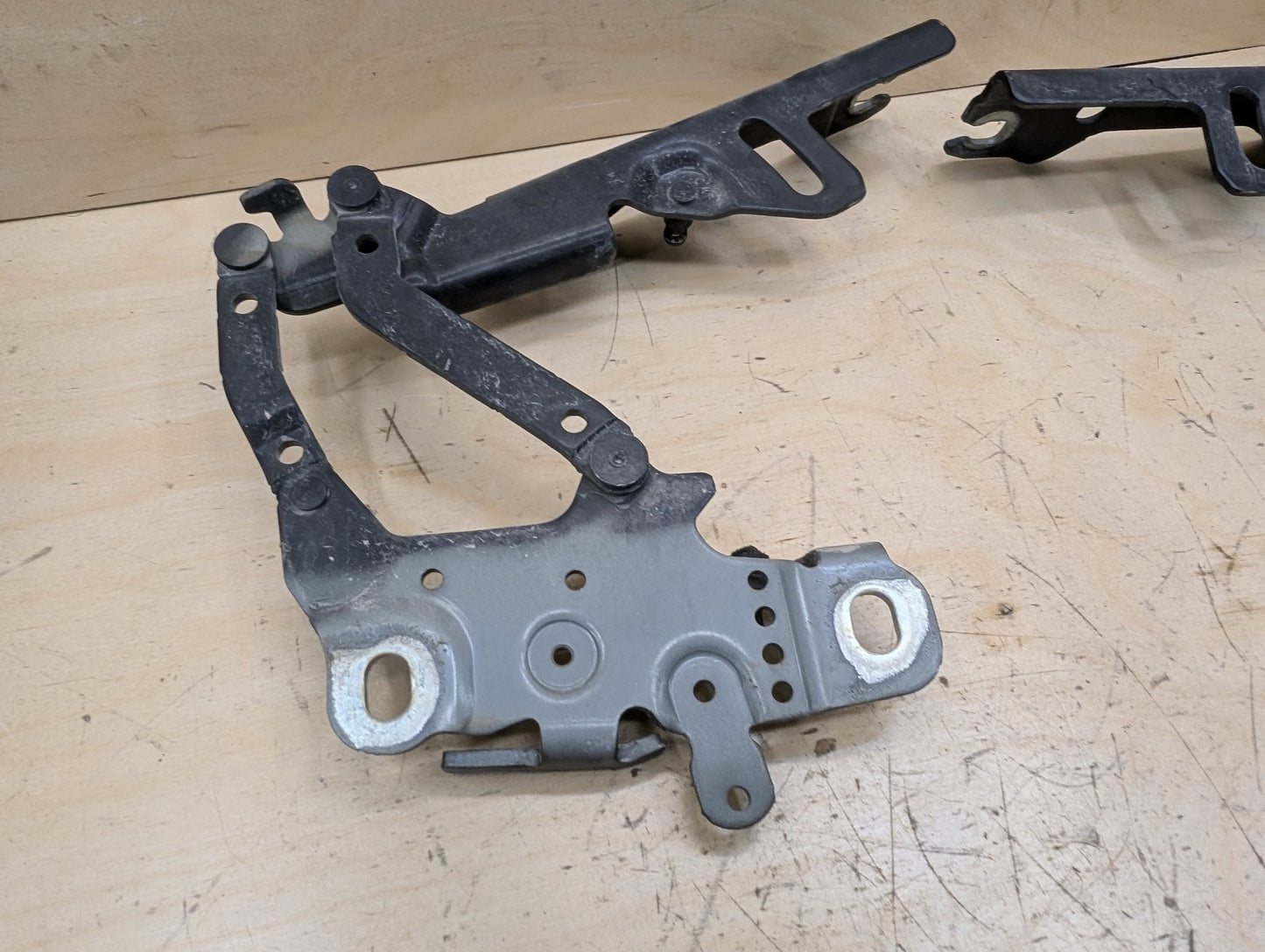 OEM BMW F22 F23 F30 F32 F33 F36 F80 F82 F83 F87 Left Right Side Hood Hinges PAIR