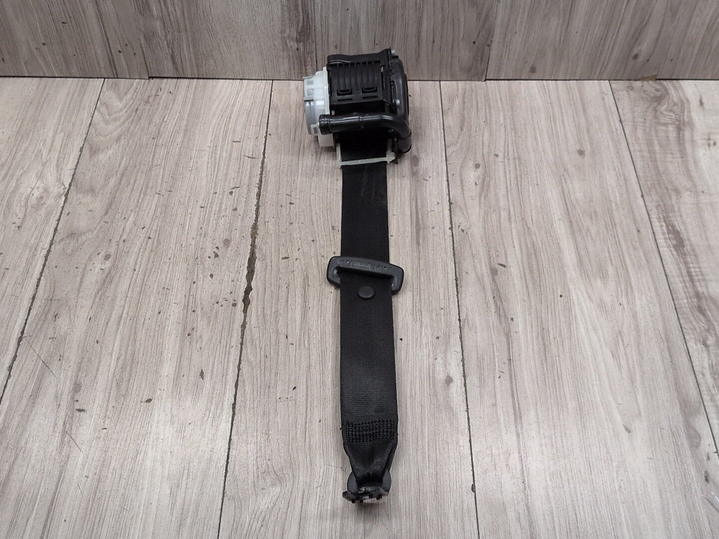 2015-2018 Audi Q3 8U Rear Left or Right Seatbelt Seat Belt Retractor 8U0857805A