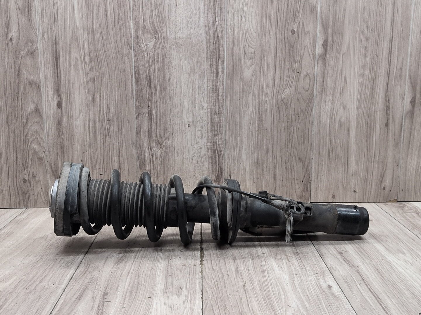 17-23 OEM BMW G30 M550iX Front Left Driver Spring Strut Shock Absorber VDC