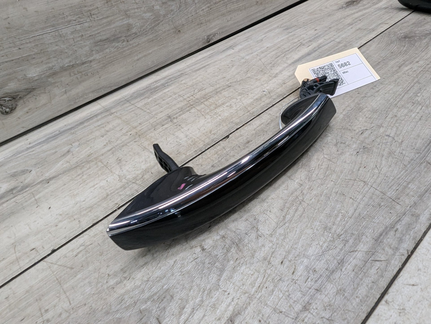 2016-2022 BMW 750Li G12 Front or Rear Right Passenger Exterior Door Handle w/ Comfort Access 7411038