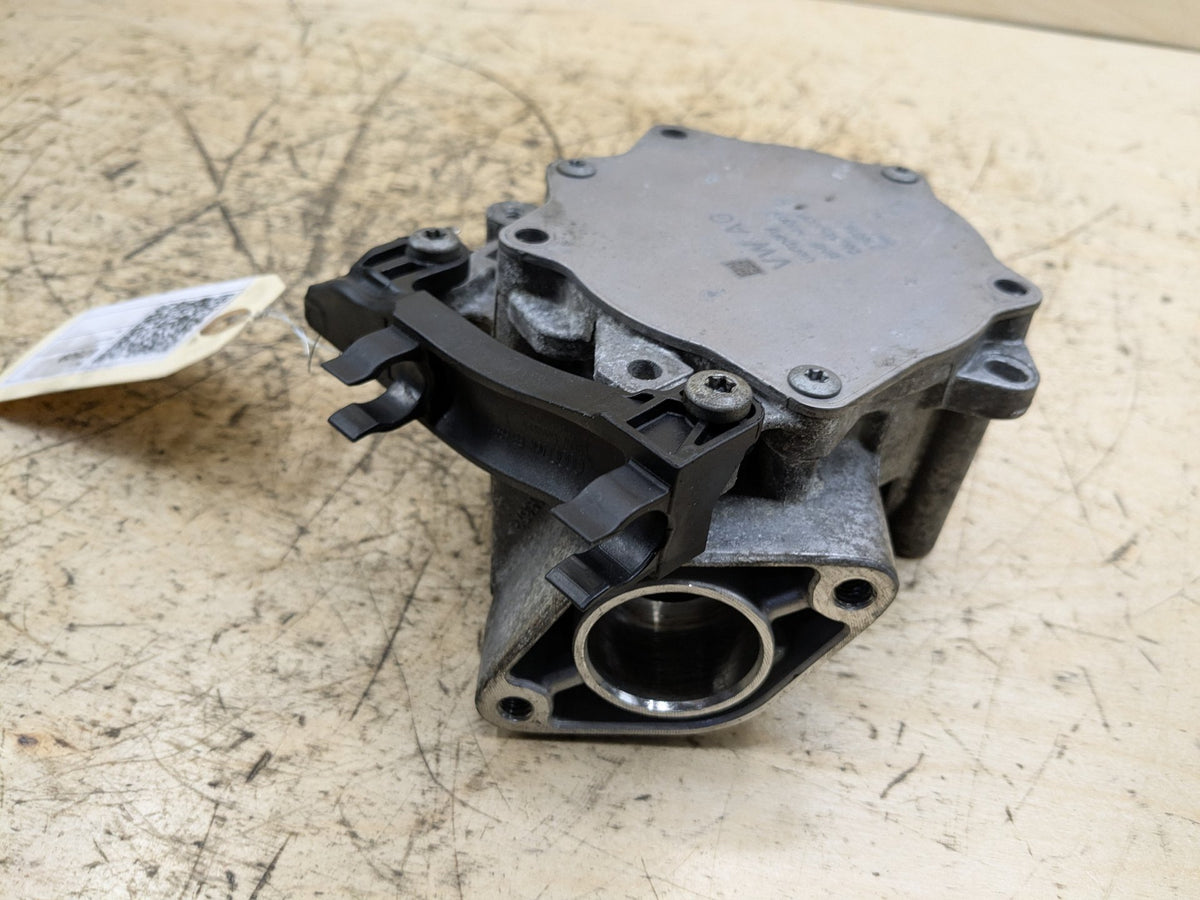 2012-2018 Audi C7 A6 CYNB Engine Motor Vacuum Pump 06L145100F