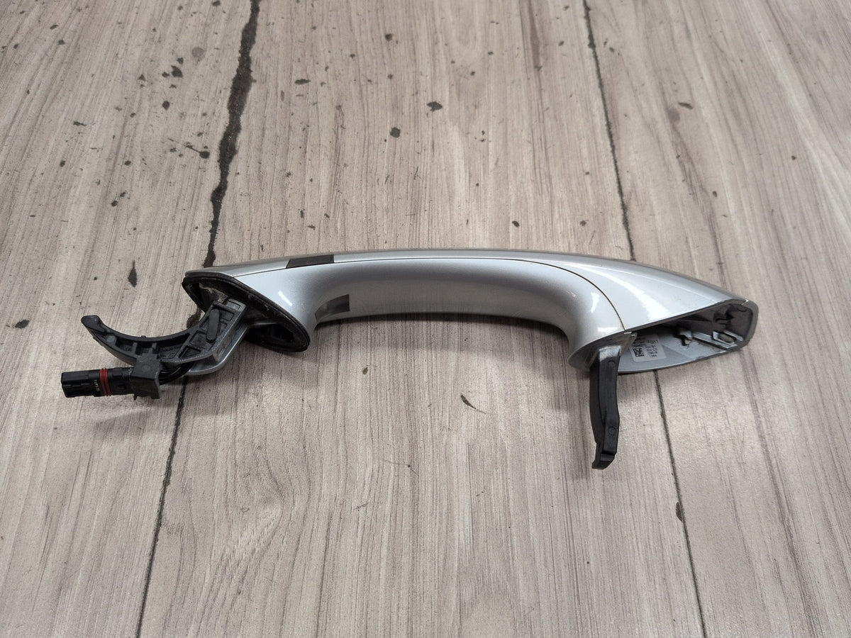2016-2019 BMW 740Li G12 Front Left Door Handle w/ Comfort Access 7411047 OEM