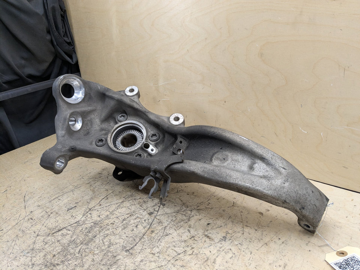 2018-2023 BMW M550i G30 AWD Front Left Driver Spindle Knuckle w/ Bearing 6884385