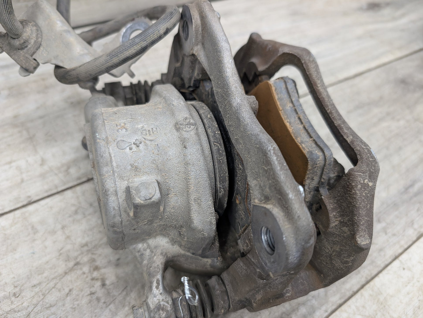 18-24 OEM BMW G01 G02 G20 G42 X3 30 230 330 B46 Front Left Driver Brake Caliper