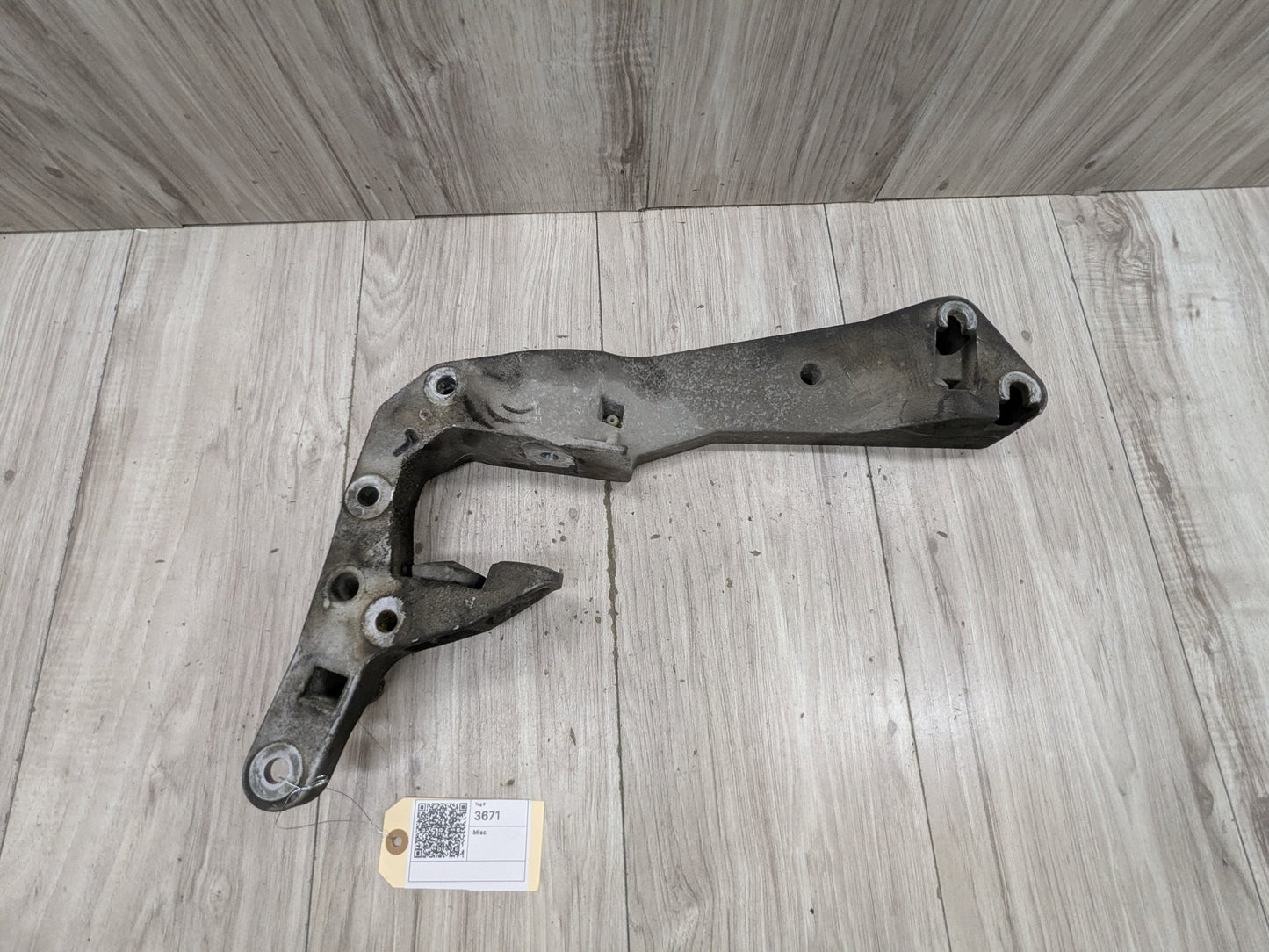 2019 - 2026 BMW X5 G05 Transmission Mount Bracket 8486998 N63B44M3