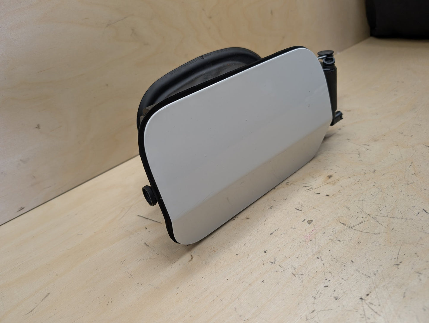 14-20 OEM BMW F32 F82 M4 Gas Fuel Tank Filler Door Cap Lid Cover Assembly