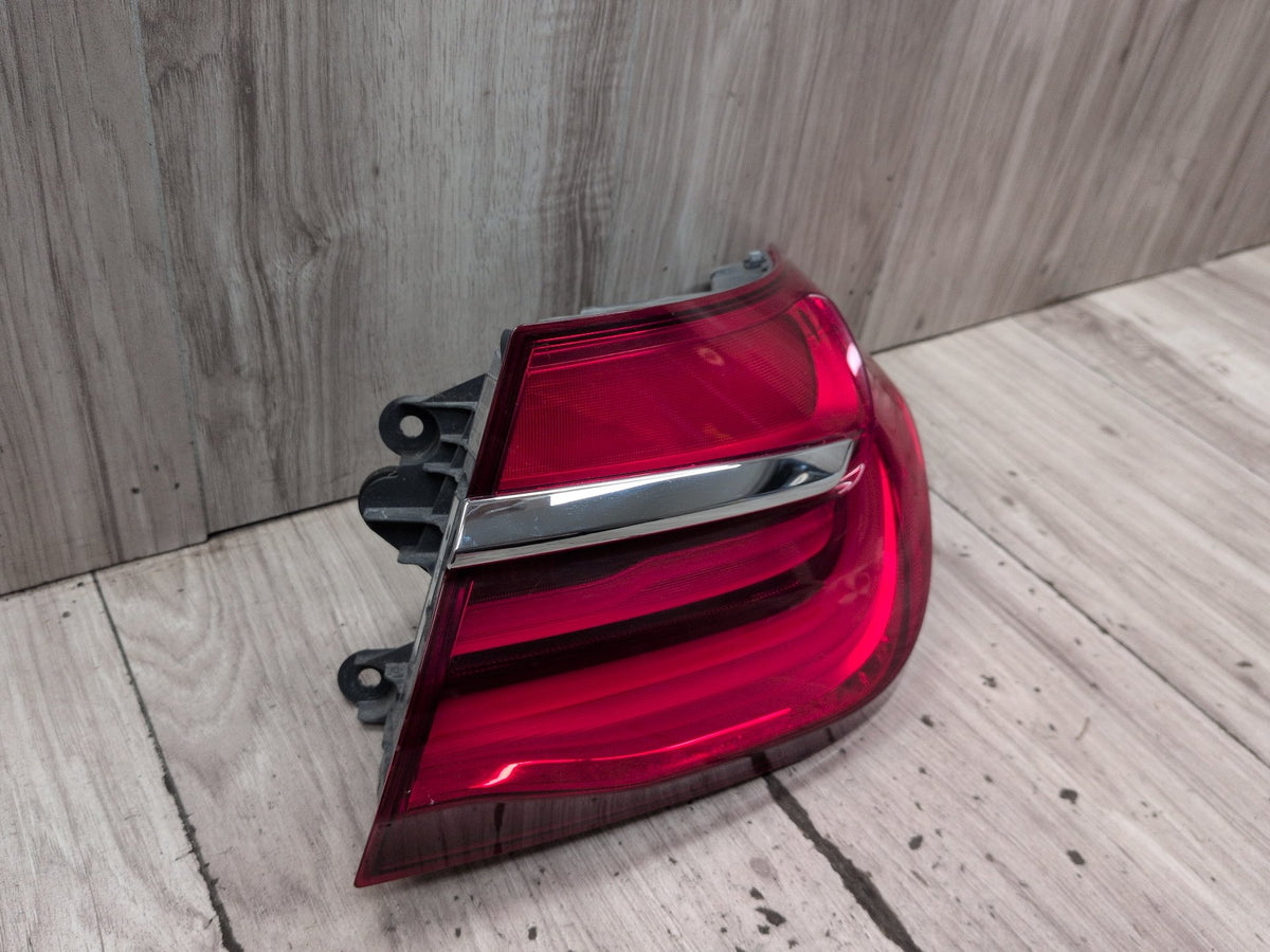 16-19 OEM BMW G11 G12 740 750 M760 B7 Rear Right Passenger Outer LED Tail Light