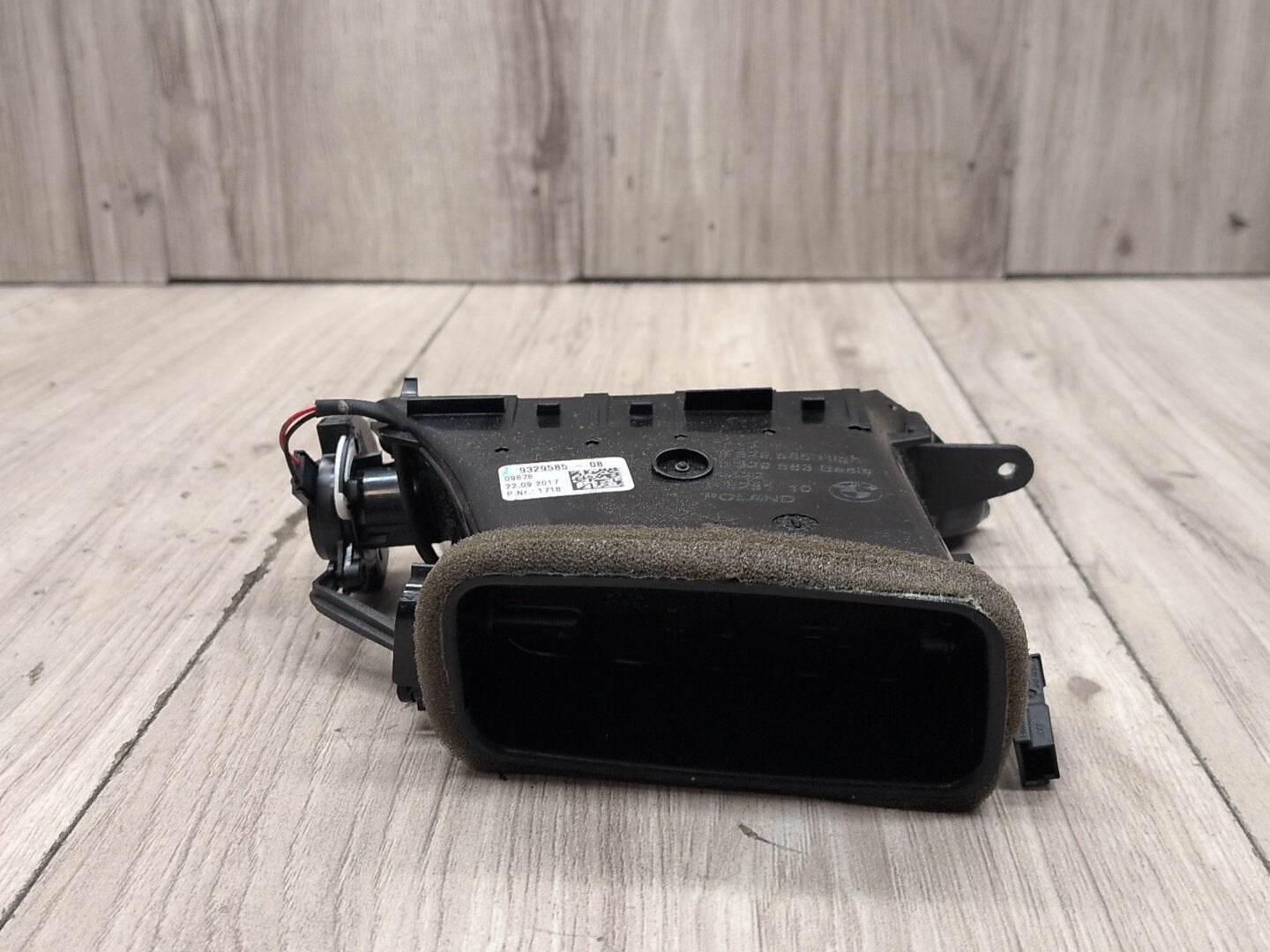 OEM BMW F90 G30 G32 530 540 M550 M5 Right Passenger Side AC Air Vent Dash Grille