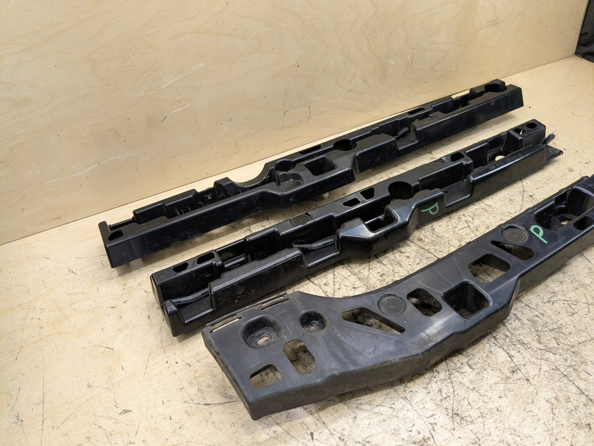 2018-2023 BMW M550i G30 Right Passenger Side Rocker Panel Brackets SET 7387346
