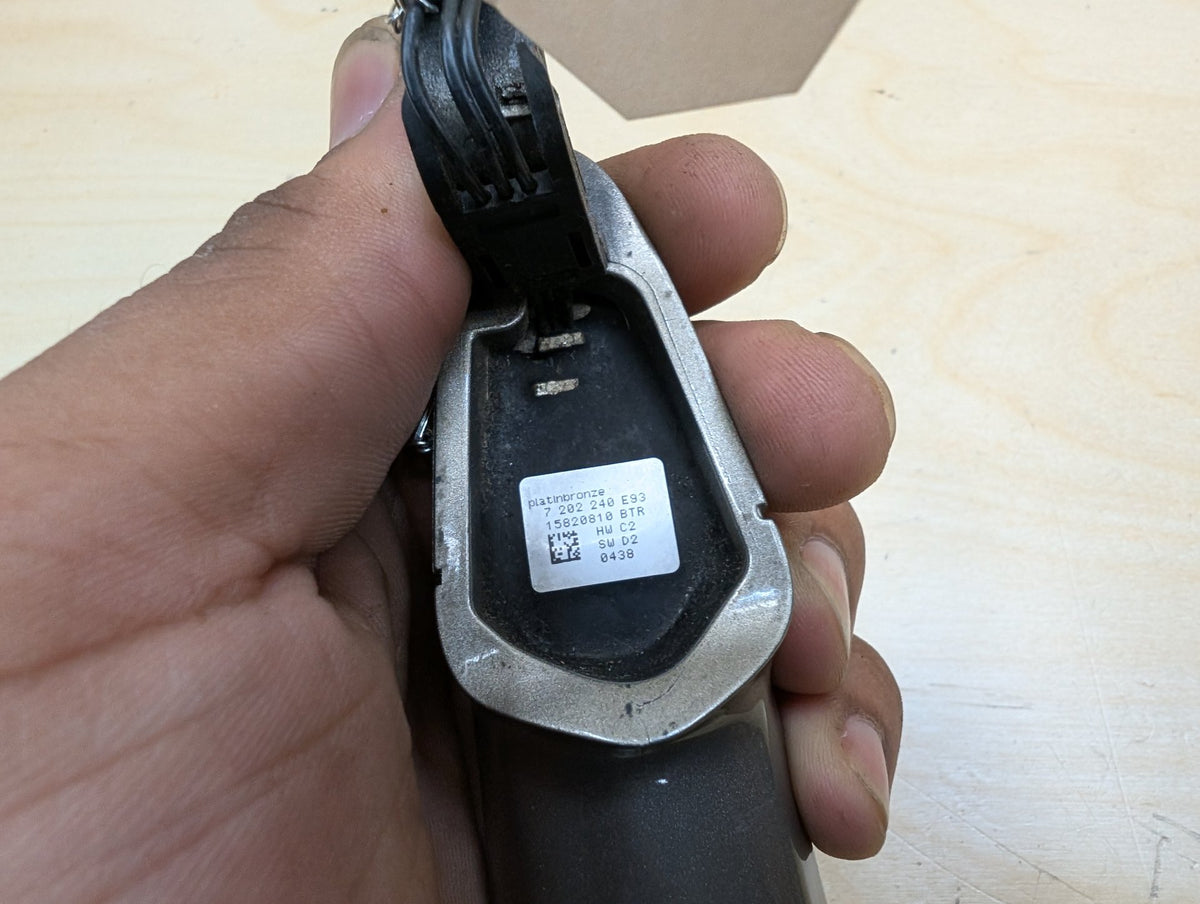 2007-2013 BMW 328i E93 Front Right Passenger Exterior Door Handle w/ Comfort Access 7202240