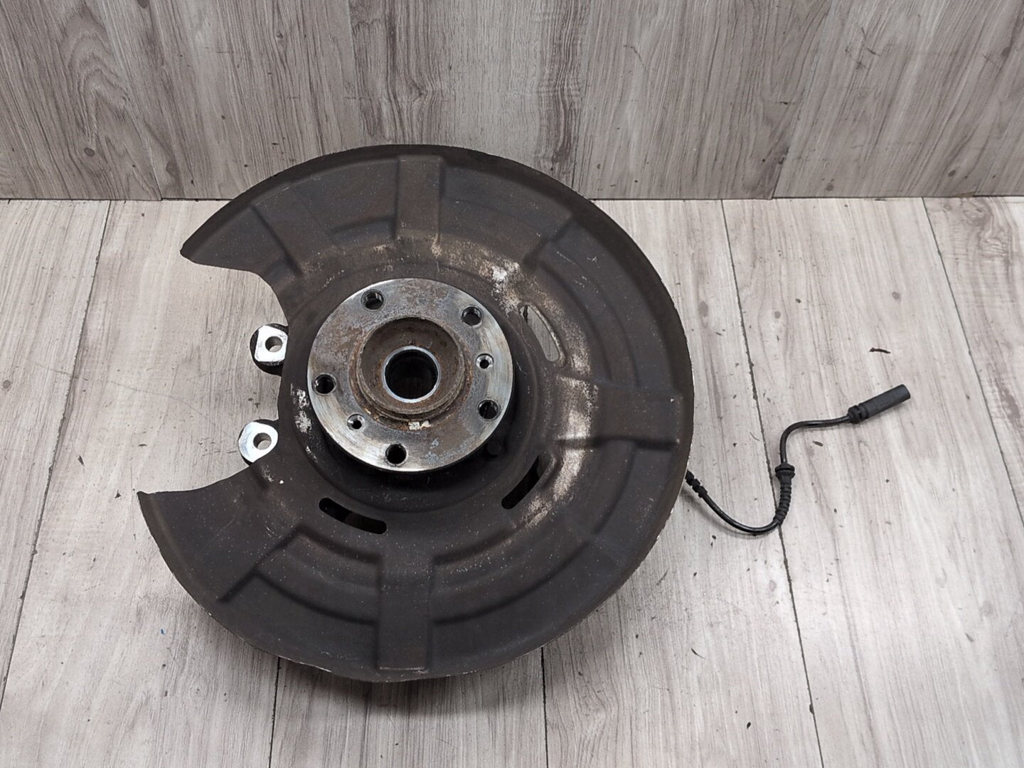 2012-2018 BMW M6 F06 Rear Right Passenger Spindle Knuckle w/ Bearing 2284142