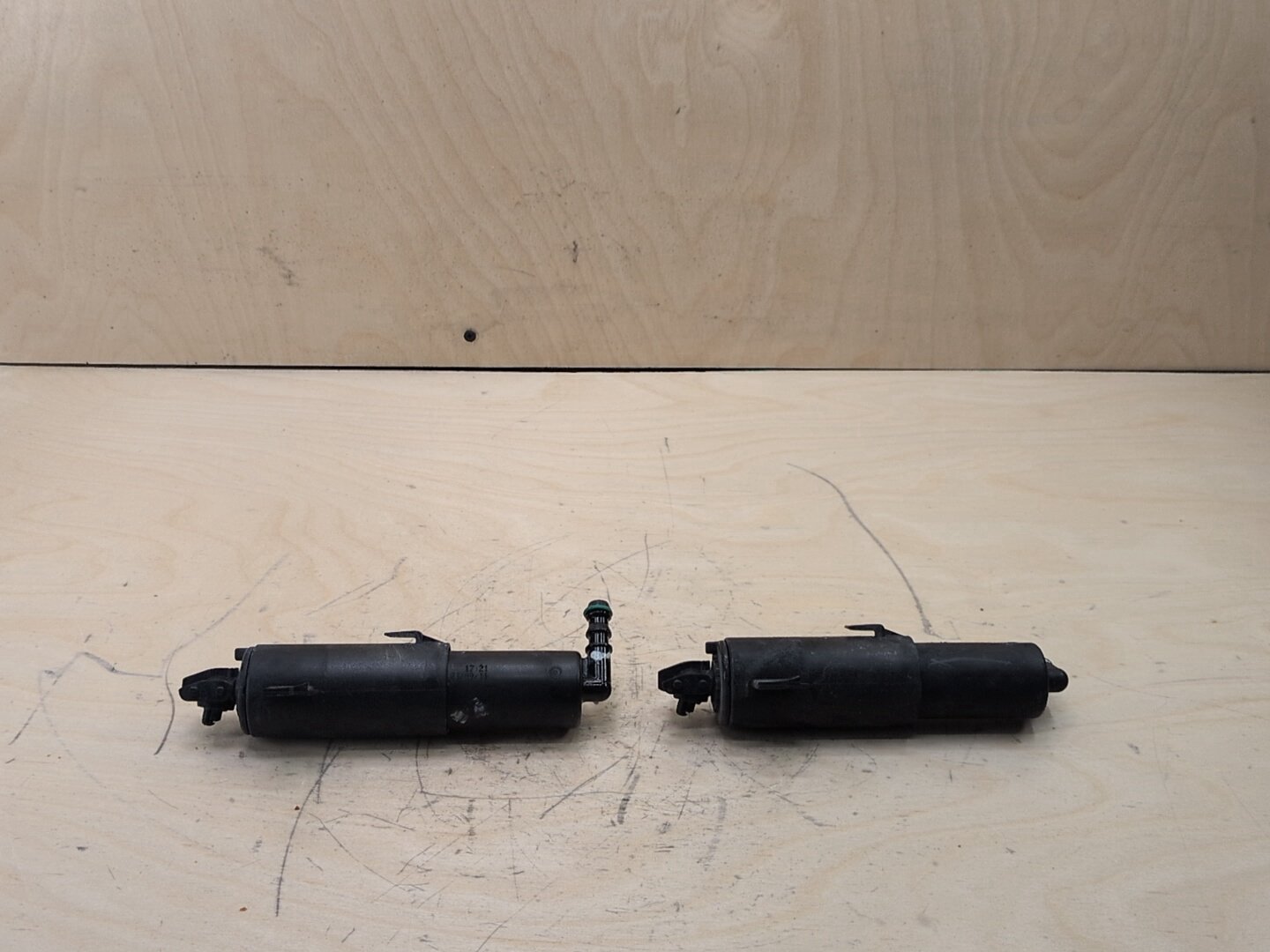 OEM BMW E90 E92 E93 328 335 Front Left Right Headlight Washer Spray Nozzle Jet