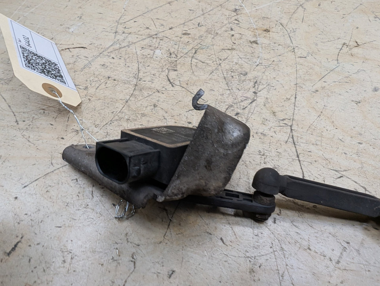 2016-2022 BMW 750i G12 Suspension Height Level Sensor 2959574