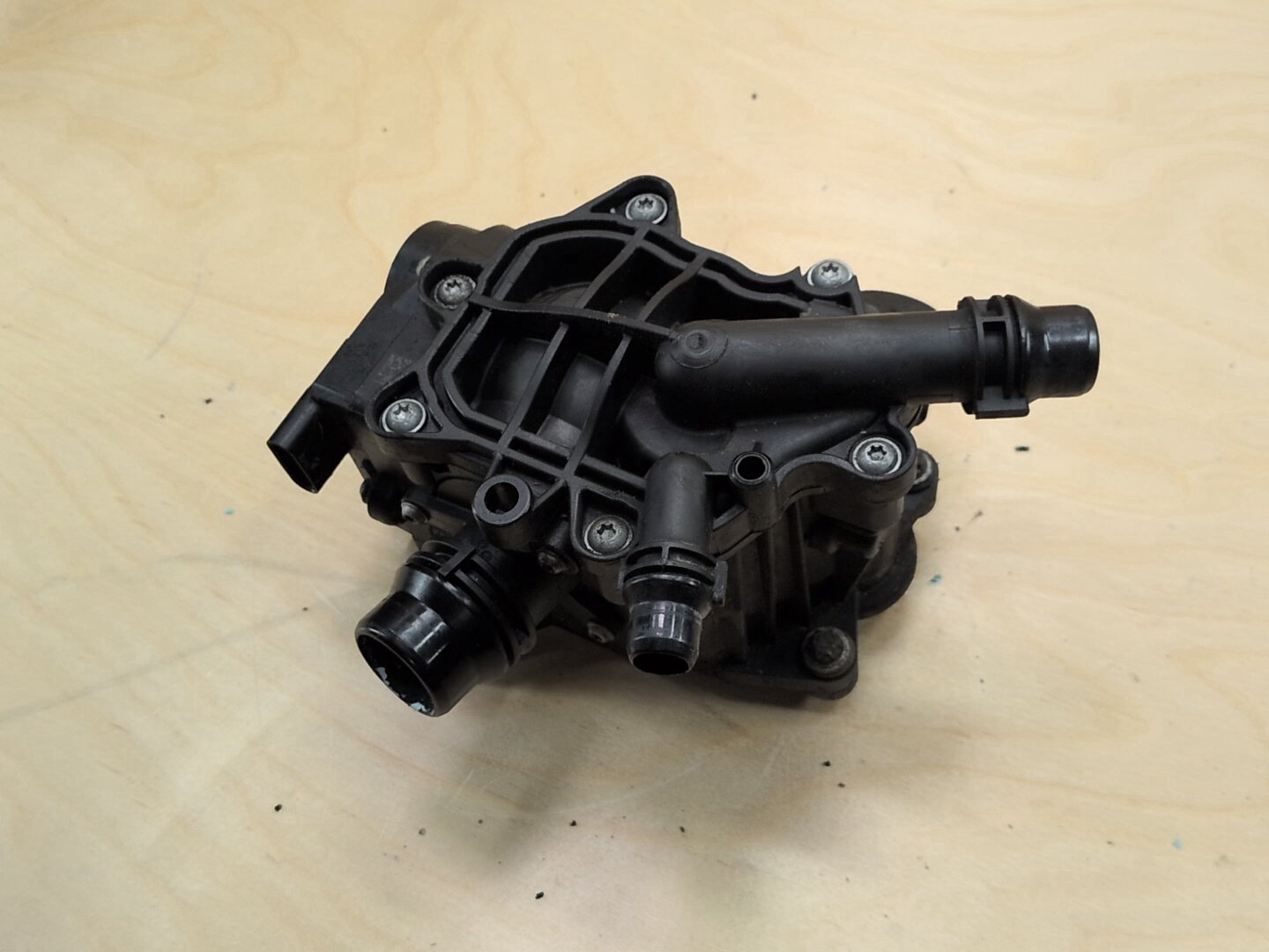 OEM BMW F22 F30 F32 F36 G01 G30 Engine B46 Motor Heat Coolant Thermostat Module