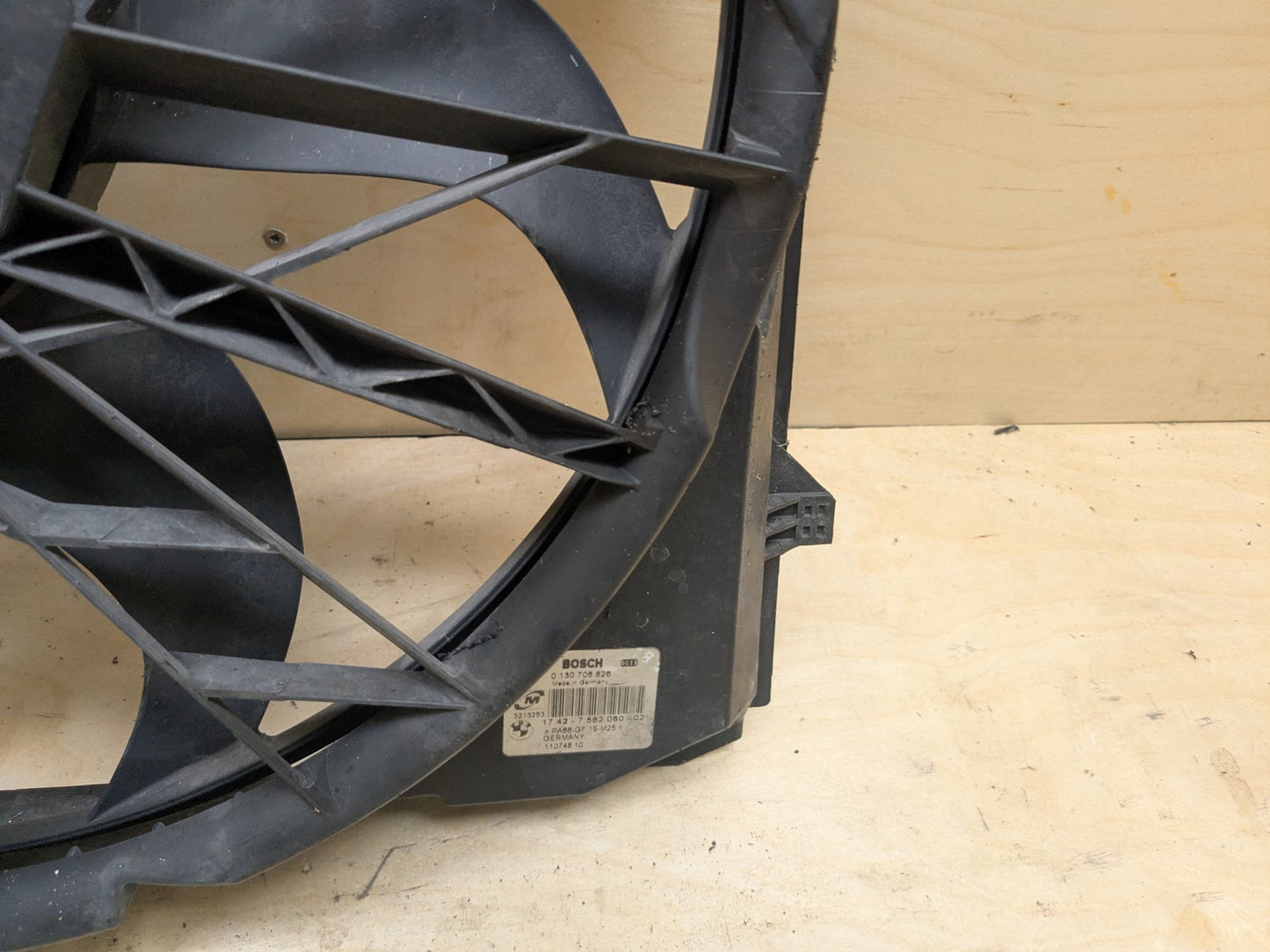 2007-2013 BMW 328i E93 Radiator Fan Shroud Housing w/ Motor 7561713