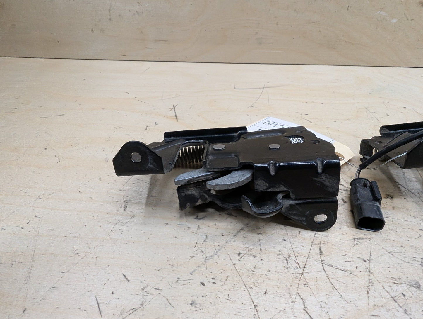 OEM BMW F22 F30 F32 F36 F80 F82 F87 M4 Hood Safety Catch Lock Latch Bracket SET