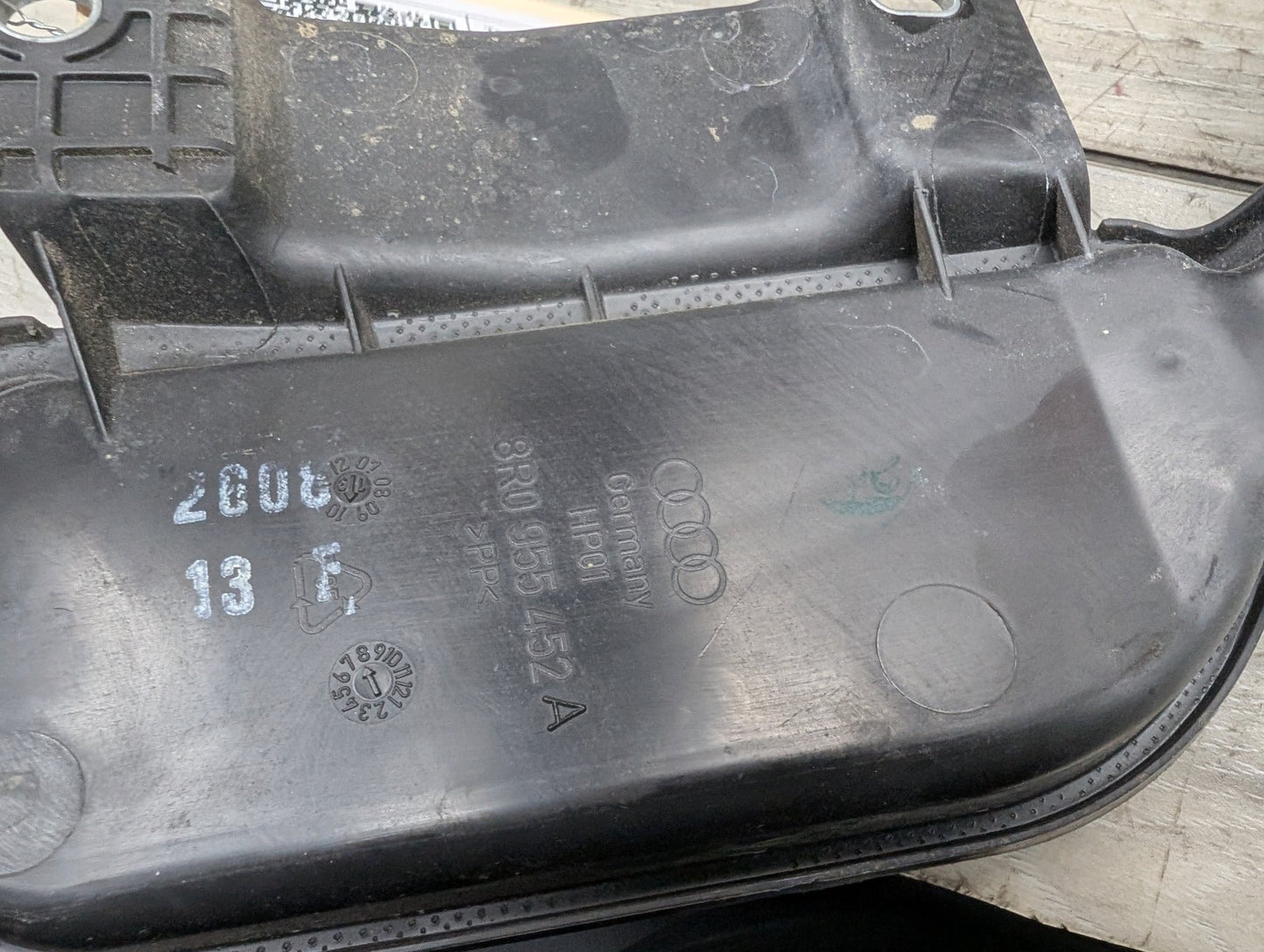 2009 - 2017 Audi Q5 8R Windshield Reservoir Tank Assembly 8R0955453B EA888