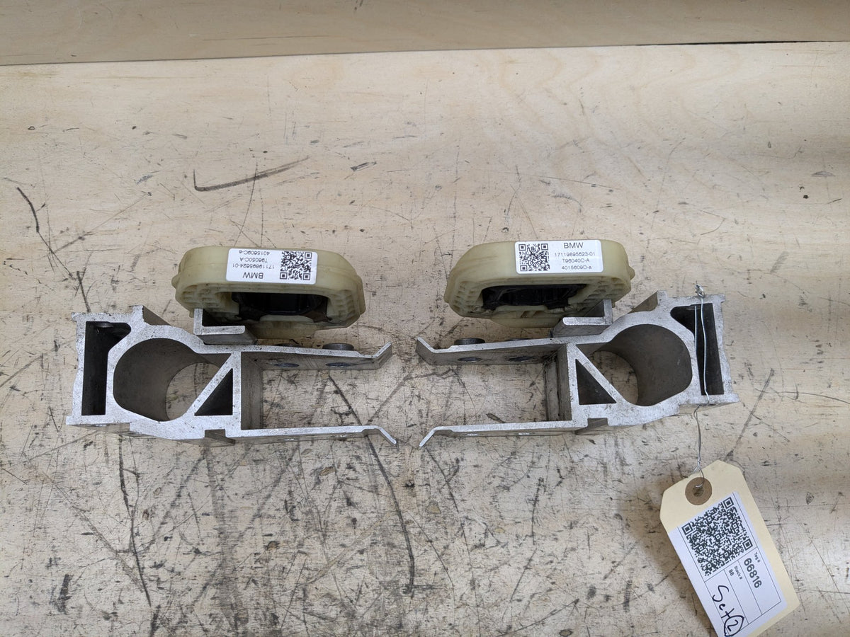 2018-2022 BMW 330i G20 Radiator Lower Mounting Brackets SET 7422234 OEM